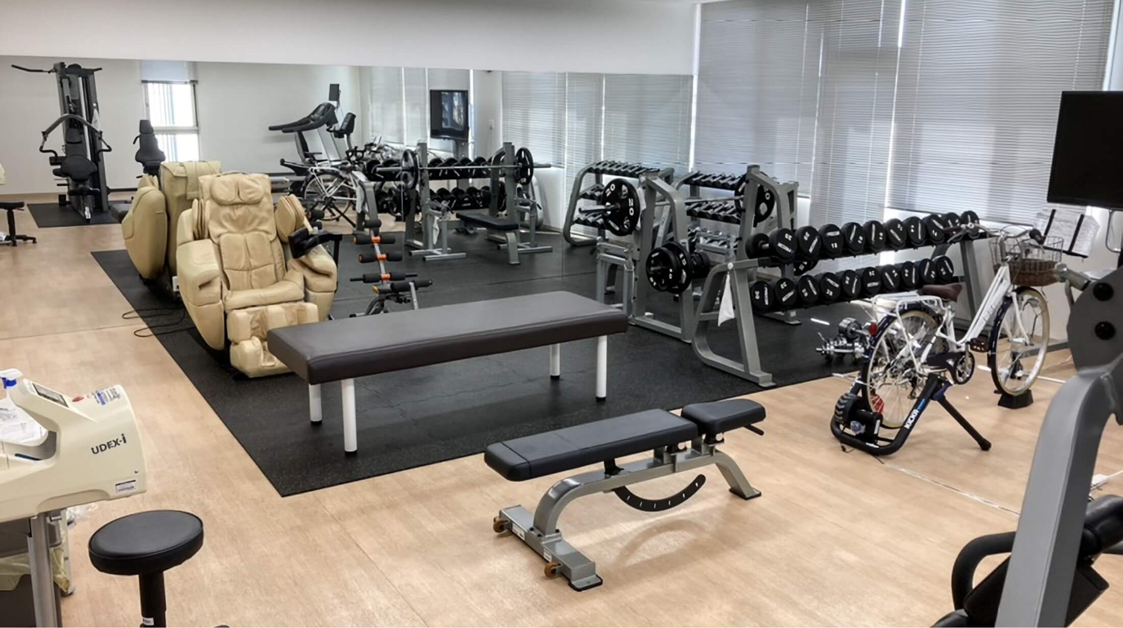 有料トレーニングジムレベルの社内ジムを無料で利用可能！