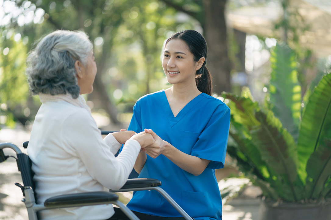 日本の介護の知恵・心を現地で育むことで、双方のスキルアップにつなげます