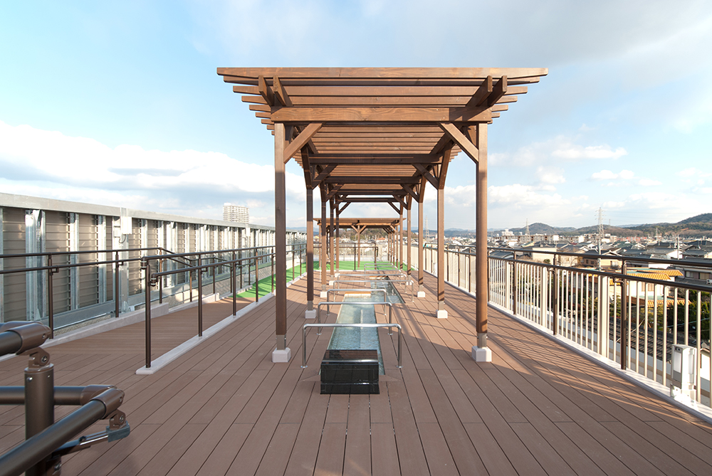 屋上はコミュニティスペースに