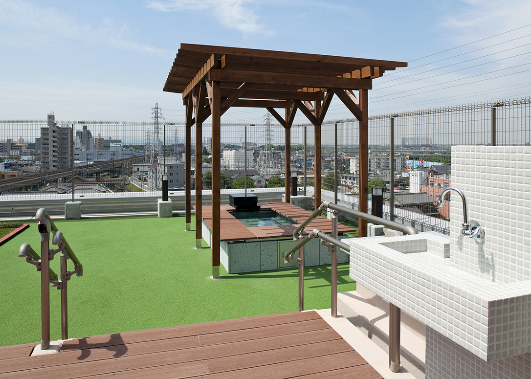 屋上はコミュニティスペースに