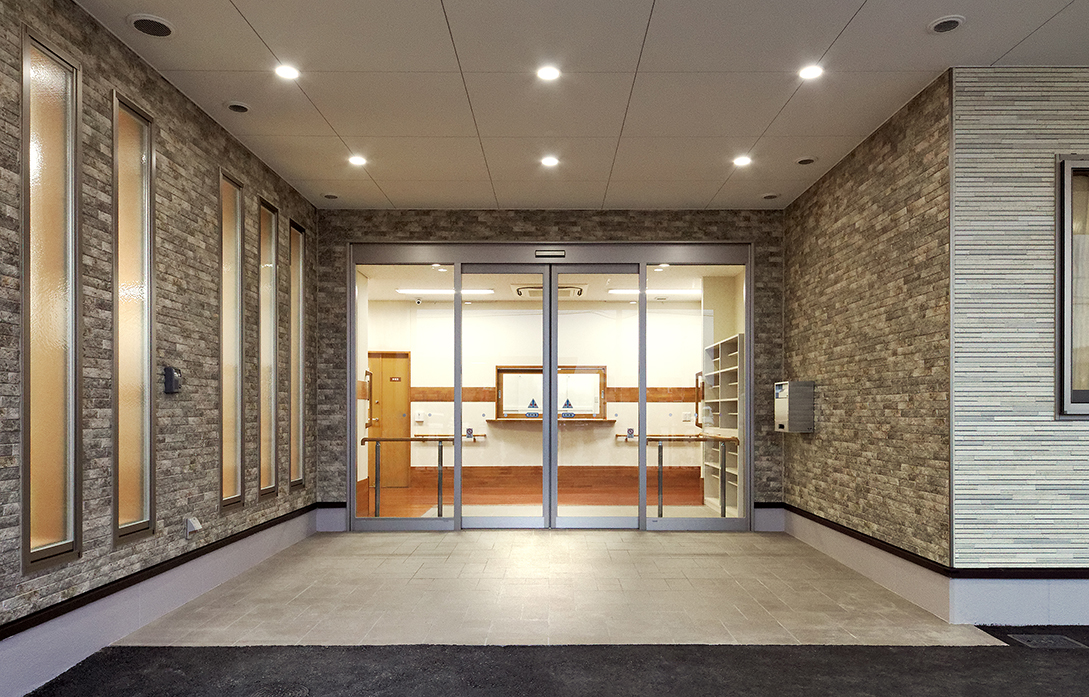 バス停が目の前にあるので
アクセスが楽